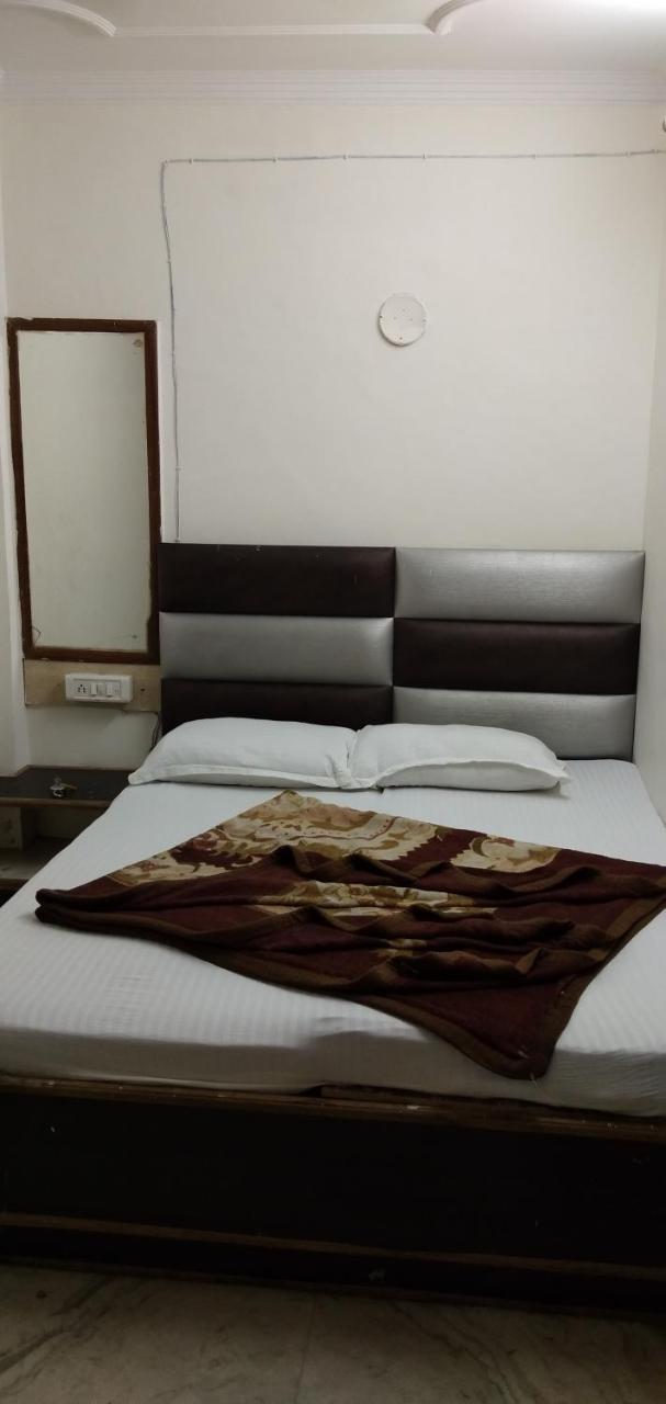 Hotel Euro International New Delhi Exteriör bild