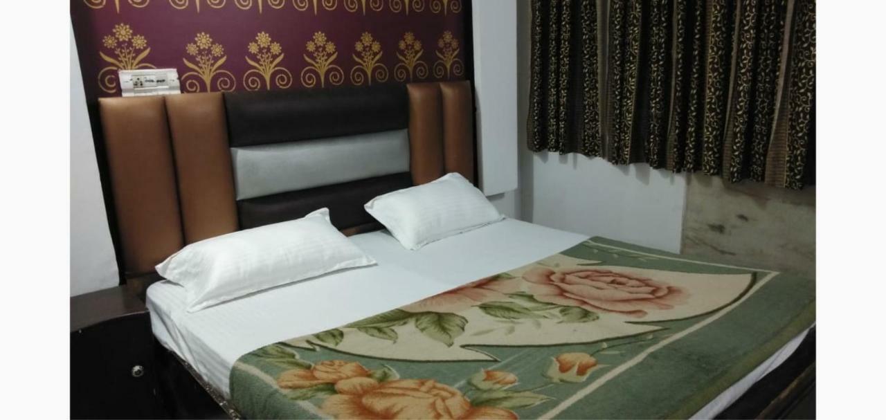 Hotel Euro International New Delhi Exteriör bild